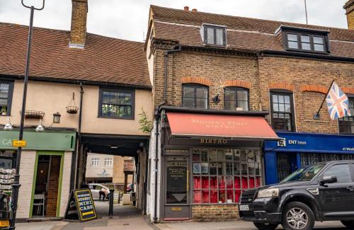 Uxbridge South Apartment | Uxbridge Retreat 2 bed flat