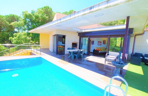 Lloret de Mar Villa | V&V LLORET-Villa Nicole: luxurious villa with private pool, barbecue, 3km beach