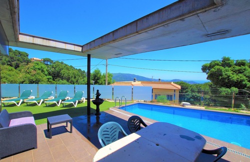 Lloret de Mar Villa | V&V LLORET-Villa Nicole: luxurious villa with private pool, barbecue, 3km beach