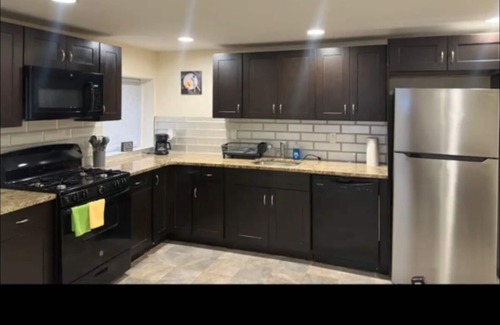 McGinley Square House | V8 Private room Contact host before booking!