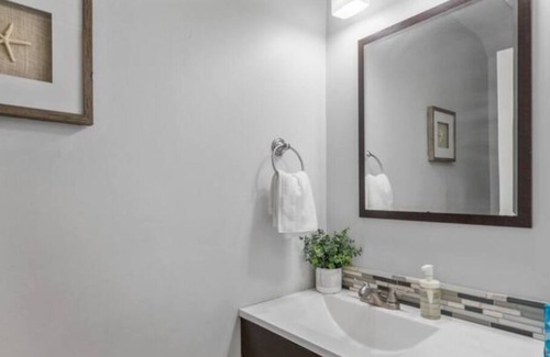Northwest House | VA BEACH TOWNHOME! NEAR TOWNCENTER!