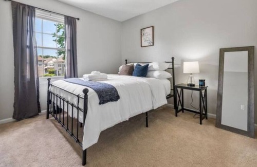 Northwest House | VA BEACH TOWNHOME! NEAR TOWNCENTER!