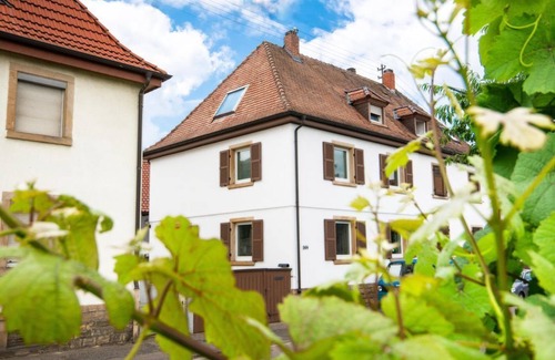 Neustadt-Hambach House | Vacation home Weinstraße 304 - Holiday home under Hambach Castle
