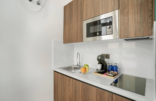Las Palmas de Gran Canaria Apartment | Vacation Studio 'Estudio Exterior 2' with Shared Terrace, Wi-Fi and Air Conditioning