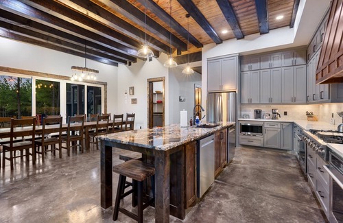 Pickens Cabin | Vacana S&P, Game Area, Fun Slide, Multi-Family Friendly