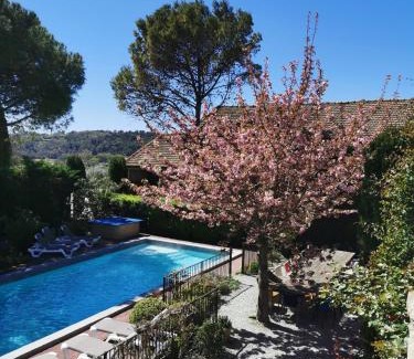 Saint-Cesaire-de-Gauzignan House | Vacances chez l'antiquaire 15 personnes 10 chambres