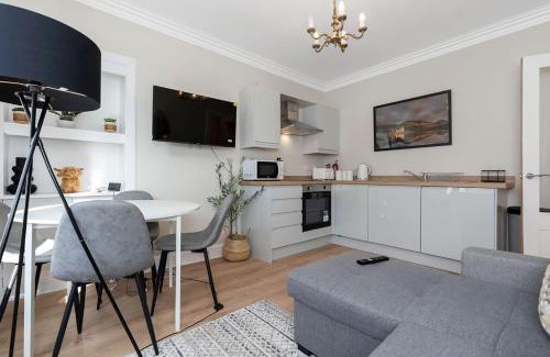 Hawick Apartment | Vacant Nest Central Location Wifi & Shops