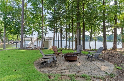 Littleton House | Vacate Reality-Spacious, Waterfront, Pet-Friendly