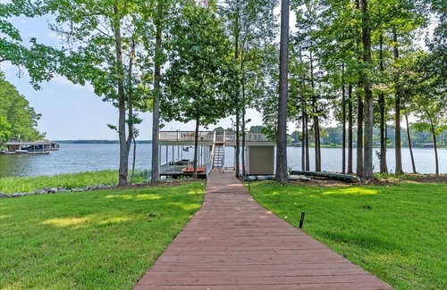 Littleton House | Vacate Reality-Spacious, Waterfront, Pet-Friendly