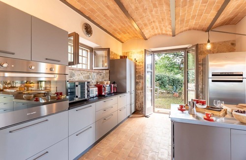 Le Piazze House | Vacation Home in Piazze with 5 bedrooms sleeps 10