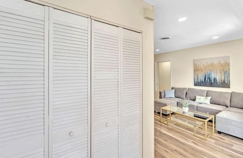 Coral Ridge Isles Apartment | Vacation 1BD unit Pool BBQ Parking Close to Beach