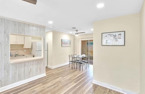 Coral Ridge Isles Apartment | Vacation 1BD unit Pool BBQ Parking Close to Beach