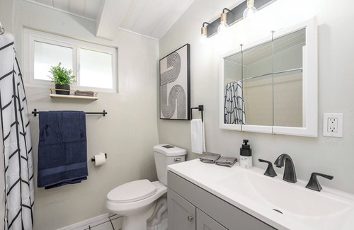 Northwest Anaheim House | Vacation 4BR Oasis Near Disney Pool and Arcade