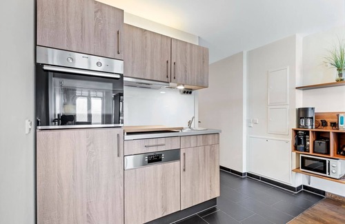 Wremen Apartment | Vacation apartment near the beach with sauna and great, covered balcony with dyke view