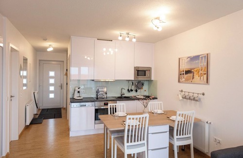 Wremen Apartment | Vacation apartment Wremer Bogen 9-3-6. High above the dyke and with charm.