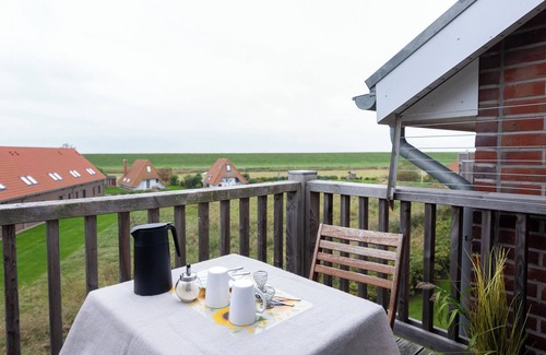 Wremen Apartment | Vacation apartment Wremer Bogen 9-3-6. High above the dyke and with charm.