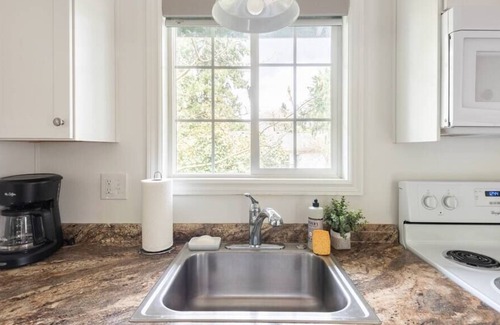 Ashcreek Apartment | Vacation and Remote Work! Enjoy all PDX offers!