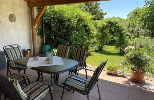 Heuchelheim-Klingen Apartment | Vacation apartment Atzelnest - Guesthouse Winzerhof Bader