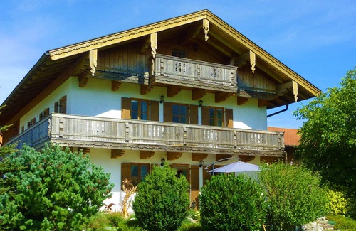 Aschau im Chiemgau Apartment | Vacation apartment II combined living room/bedroom and south-facing balcony, 33 sqm