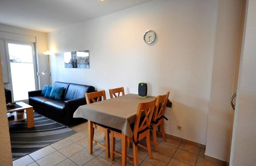 Neuharlingersiel Apartment | Vacation apartment Juist Deichringstr. 10 Whg. 4 - Haus Südereck