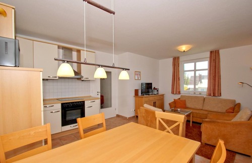 Wiek Apartment | Vacation apartment near the harbor with balcony and sea view - Hafenhäuser Wiek FeWo 01