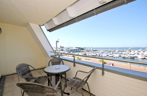 Wiek Apartment | Vacation apartment near the harbor with balcony and sea view - Hafenhäuser Wiek FeWo 03