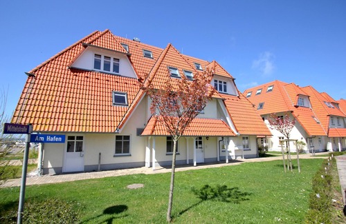 Wiek Apartment | Vacation apartment near the harbor with balcony and sea view - Hafenhäuser Wiek FeWo 04