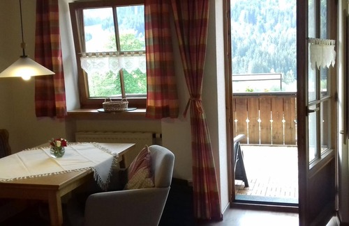 Vorderhindelang Apartment | Vacation apartment Enzian with south-facing balcony - Ferienwohnungen Haas
