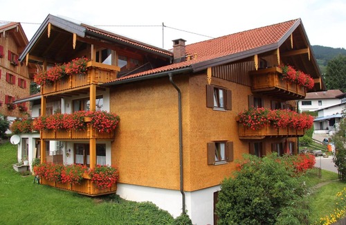 Vorderhindelang Apartment | Vacation apartment - 58 sqm - 1 bedroom - balcony - house "Beim Lorenzar"