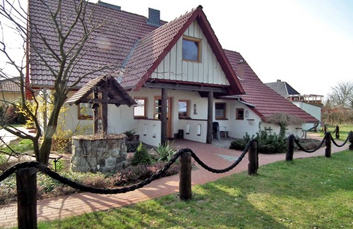 Bodstedt Apartment | Vacation apartment 1 - Holiday home Ostseeräuber