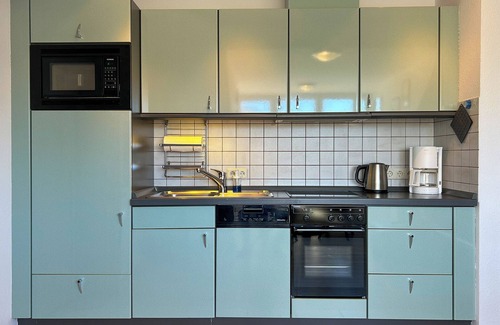 Doese Apartment | Vacation apartment 17 near the beach in Haus Elbstrom with a view of the Döse spa gardens