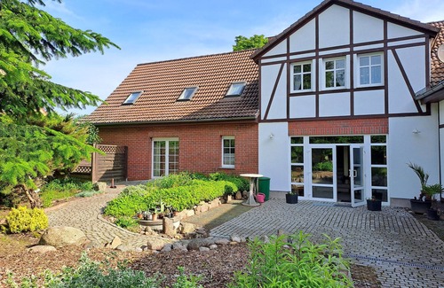 Lubs Apartment | Vacation apartment 2 (ground floor bottom left) - Ferienwohnungen Lübs with W-Lan