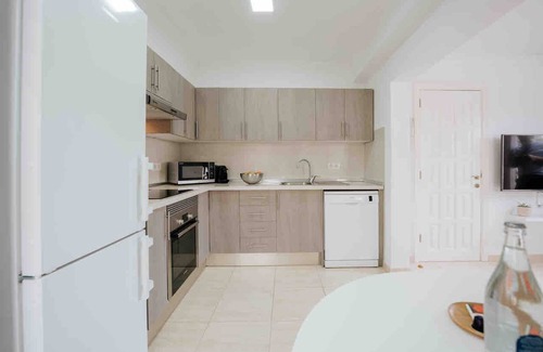 Adeje Apartment | Vacation Apartment '4 Esquinas Adeje Home 2' with Mountain View, Wi-Fi and Air Conditioning