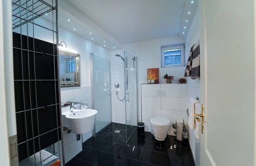 Bad Urach Apartment | Vacation apartment 47 sqm in the basement, bright and modern, quiet with shared use of the garden