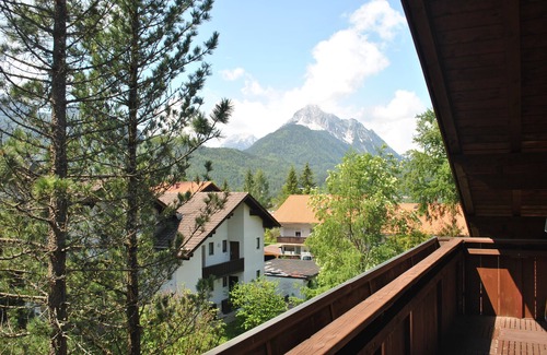 Mittenwald Apartment | Vacation apartment 'am Oberen Rain', cozy 2-room apartment with mountain view at the edge of the forest