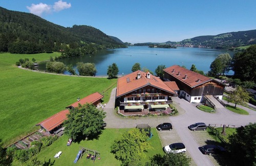 Fischhausen Apartment | Vacation apartment Alpenrose - The Anderlbauer by the lake