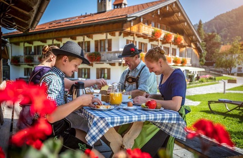 Fischhausen Apartment | Vacation apartment Alpenrose - The Anderlbauer by the lake