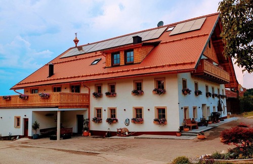 Weyregg am Attersee Apartment | Vacation apartment Bramosen - Bachbauer am Attersee