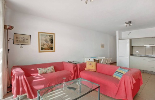 El Medano Apartment | Vacation Apartment 'Casa Médano 6 En El Médano' with Sea View, Terrace and Wi-Fi