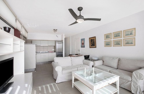 El Medano Apartment | Vacation Apartment 'Casa Médano 3 En El Médano' with Sea View, Terrace and Wi-Fi
