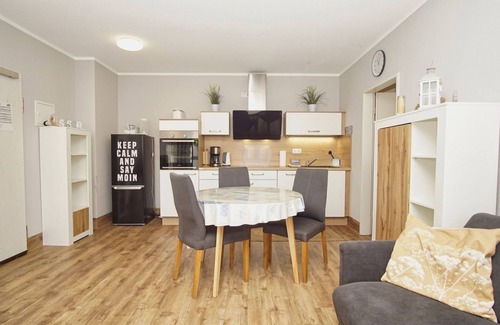 Lobbe Apartment | Vacation apartment close to the beach with its own terrace - Strandhaus Mönchgut FeWo 02 -