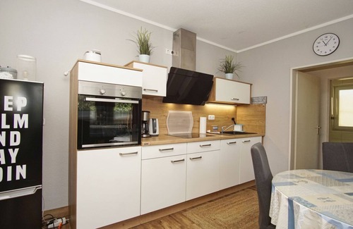 Lobbe Apartment | Vacation apartment close to the beach with its own terrace - Strandhaus Mönchgut FeWo 02 -
