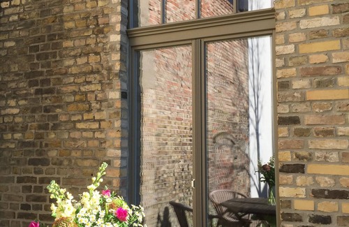 Werder Apartment | Vacation apartment in lovingly renovated coach house on the island (50 m to the water)