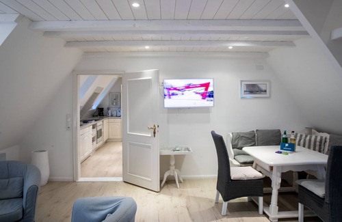 Wrixum Apartment | Vacation apartment Silbermöwe- Herrenhof Wrixum - Vacation in the historic