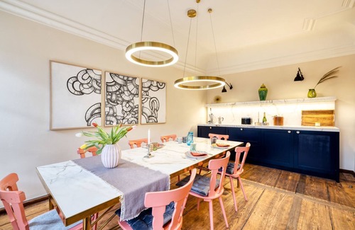 Ebern Apartment | Vacation apartment Dekanshaus in Eyrichshof Castle (63sqm) with two double rooms