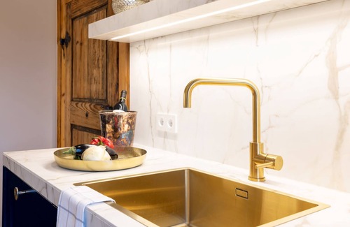 Ebern Apartment | Vacation apartment Dekanshaus in Eyrichshof Castle (63sqm) with two double rooms