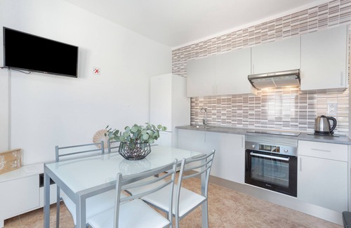 Villaverde Apartment | Vacation Apartment 'Escanfraga 1' with Shared Pool, Private Terrace and Wi-Fi