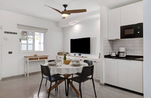 Playa Honda Apartment | Vacation Apartment 'Casa Albazul' with Private Terrace and Wi-Fi