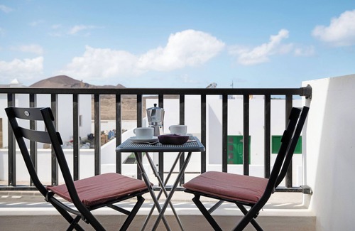La Santa Apartment | Vacation Apartment 'Fondeo' with Sea View, Balcony and Wi-Fi