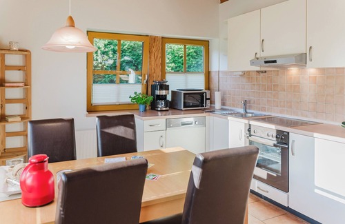 Vadersdorf Apartment | Vacation apartment half-timbered house "Westen unten" - Bauernhof Hopp